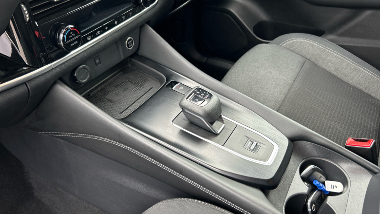 Nissan Qashqai 1.3 DiG-T MH 158 N-Connecta 5dr Xtronic Petrol Hatchback